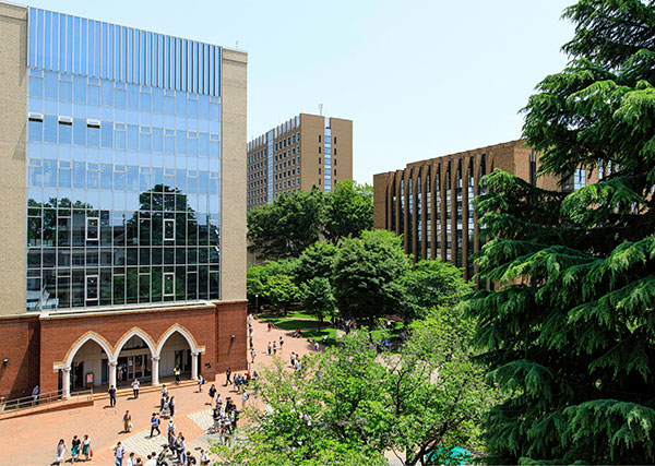 学習院大学