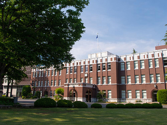成蹊大学